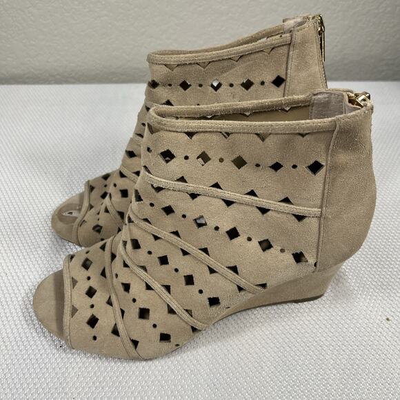 Michael Kors Uma Laser-Cut Suede Wedge Bootie Sandals Peep Toe Sz 8M / 38 - Picture 4 of 10